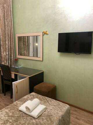 Гостиница Юнона Анапа Стандартный двухместный номер с 1 кроватью или 2 отдельными кроватями и балконом-4