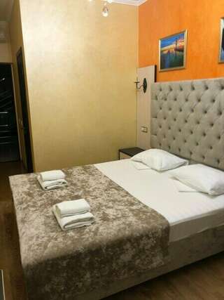 Гостиница Юнона Анапа Стандартный двухместный номер с 1 кроватью или 2 отдельными кроватями и балконом-1