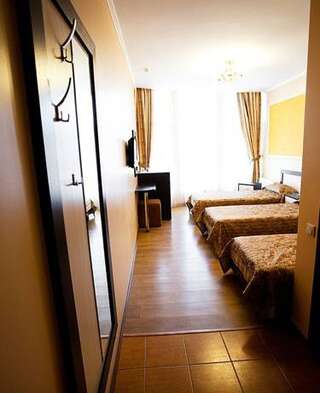 Гостиница Yunona Guest House Анапа Трехместный номер-7